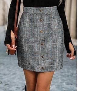 $7 BUTTON SKIRT. NEVER WORN. $7 IF BUNDLED SIZE L RUNS SMALL